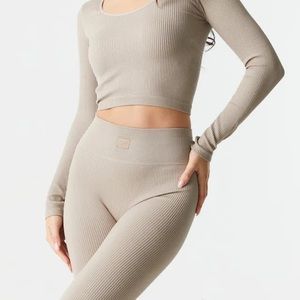 Sommer ray seamless ribbed leggings size small, very good condition, comfortable